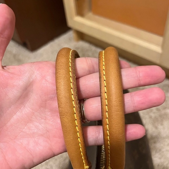 Louis Vuitton Alma - Picture 3 of 11